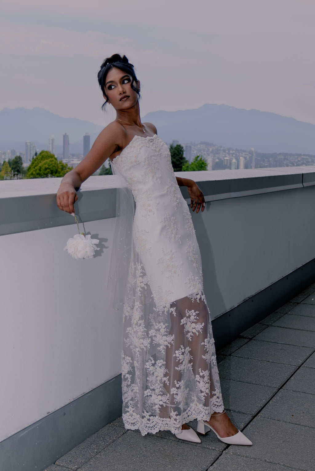 Karmia – Sheath Lace Overlay Satin Tailored Mini