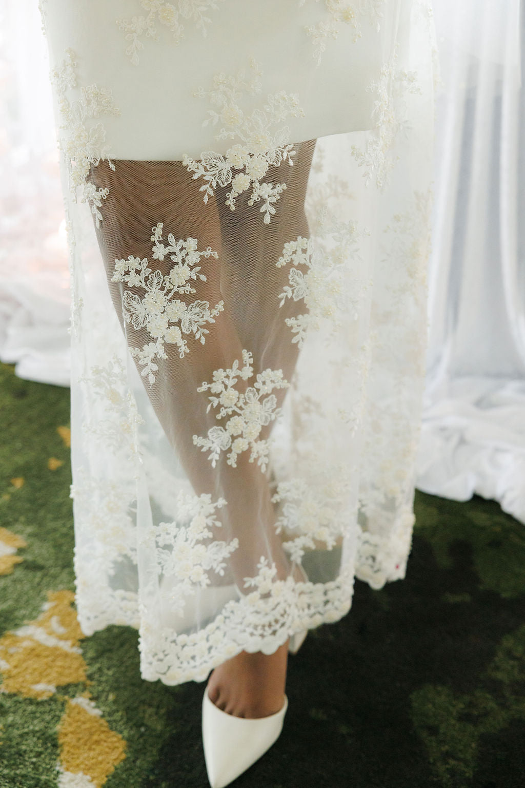 Karmia – Sheath Lace Overlay Satin Tailored Mini